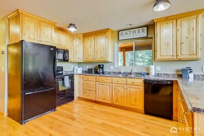 Enjoy a fully equipped kitchen complete with baking sheets, BBQ utensils, a coffee maker, cooker, and essential kitchen basics.