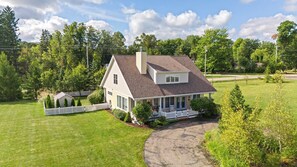 Beautiful home in New Buffalo, minutes from the beach!