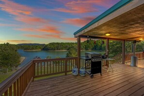From dawn`s first light to the fiery hues of sunset, this tranquil sanctuary offers an ever-changing canvas of natural beauty.