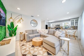 Living area - Front Unit