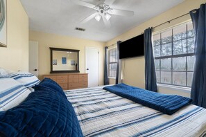 King bed bedroom 