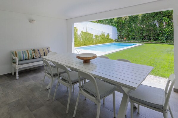 Outdoor dining