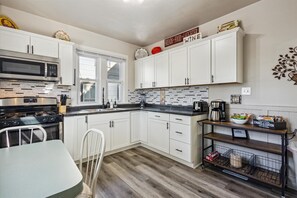 Eat-In Kitchen