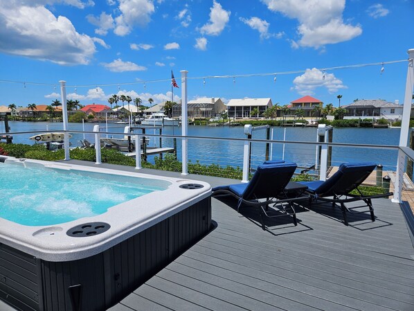 Outdoor spa tub