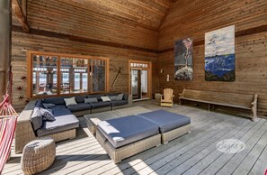 Entrance Deck, Seating &amp; Hammocks