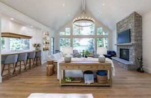 Great Room &amp; Fireplace (2)