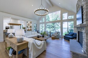 Great Room &amp; Fireplace