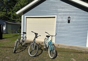 Bikes available for you in the garage to ride to the beach and explore Harbert!