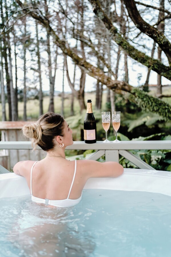 Outdoor spa tub