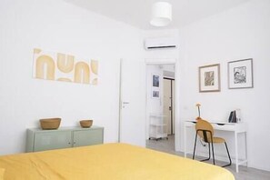 In the room there is a comfortable desk and WI-FI, a comfortable environment for work!