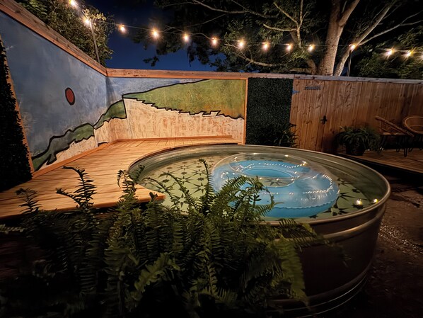 Outdoor spa tub