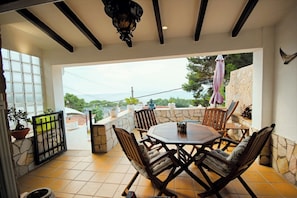 Outdoor dining