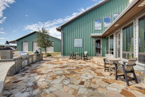 Private Patio | Outdoor Kitchen | Gas Grill