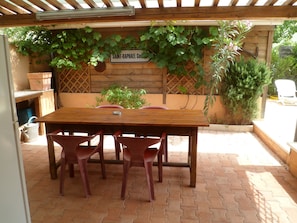 Outdoor dining