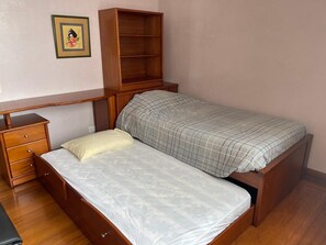 Bedroom 1, twin bed