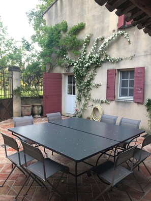 Outdoor dining