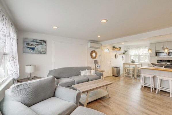 Salisbury Vacation Rental | 3BR | 1BA | 1,100 Sq Ft | 1 Step Required