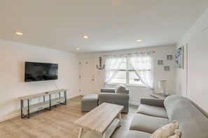 Living Room | Smart TV | Free WiFi