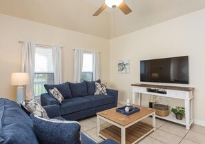 Couch, Furniture, Indoors, Living Room, Screen