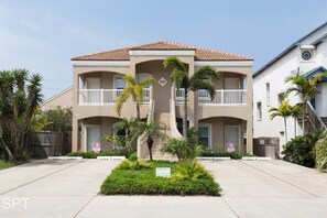 House, Neighborhood, City, Water, Waterfront