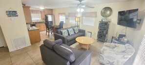 Home Decor, Furniture, Indoors, Living Room, Table