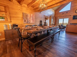 Dine In Style With Friends And Family