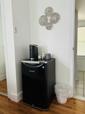 Fridge & Keurig Coffee Machine
