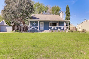 Exterior | 3 Mi to Downtown