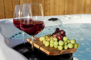 2 Hot Tubs For 7 People Each
