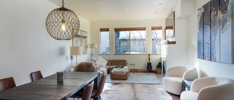 Mountain modern design, adjustable table, smart TV for your apps, ample seating