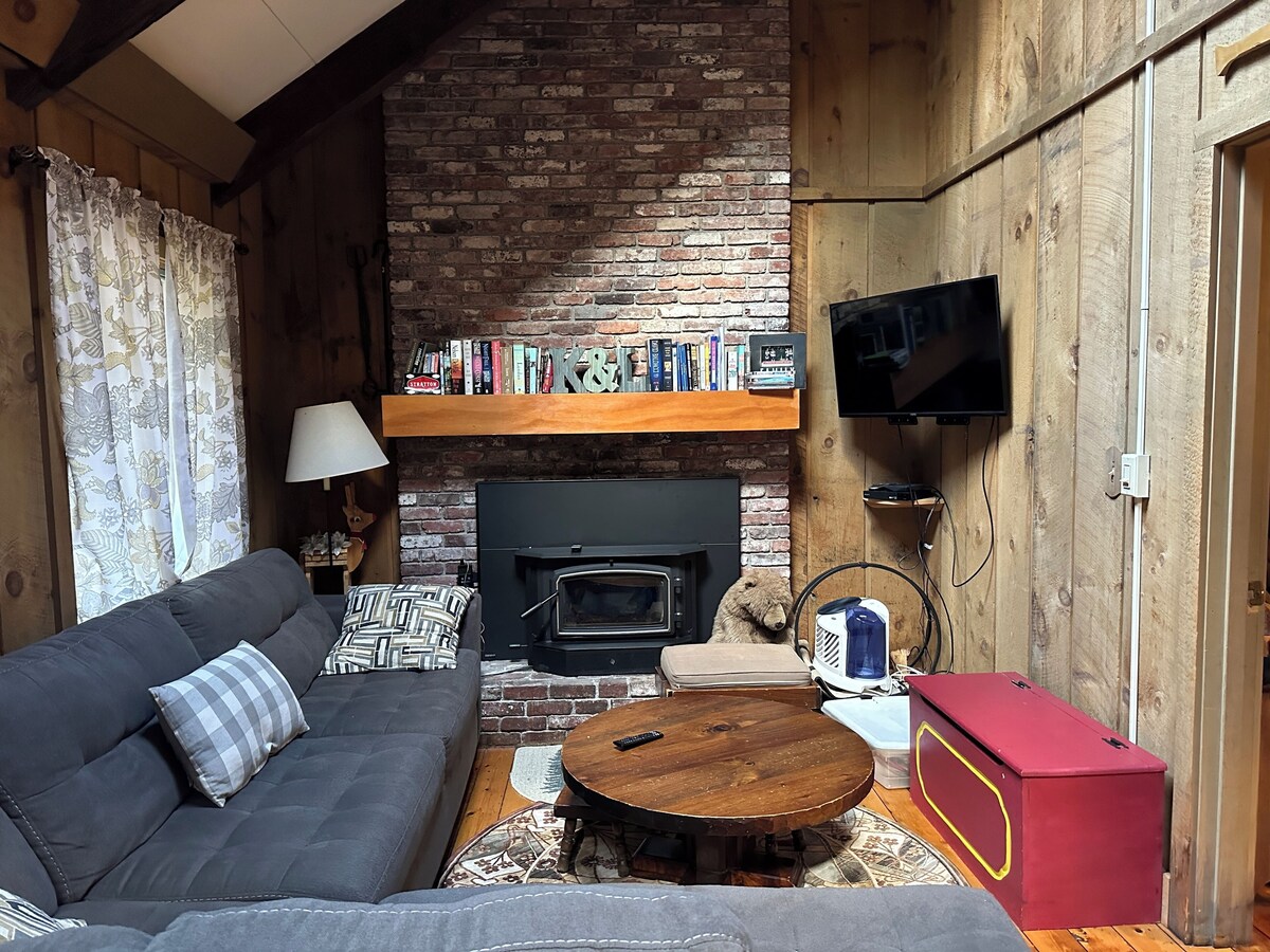 Cozy Ski Lodge in Prime Location!