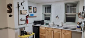 Well Equipped Kitchenette