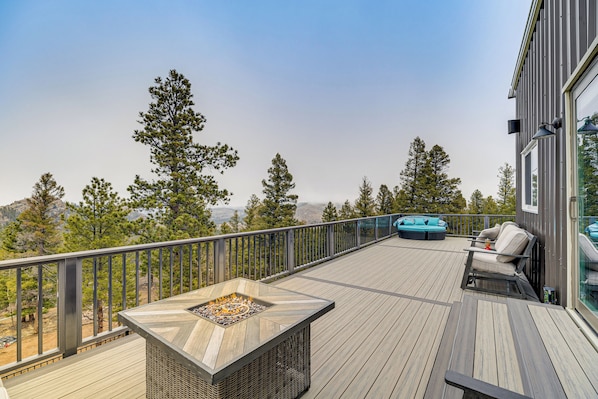 Florissant Vacation Rental | 3BR | 3BA | Step-Free Entry | 4,000 Sq Ft