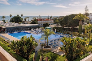 Outdoor swimming pool