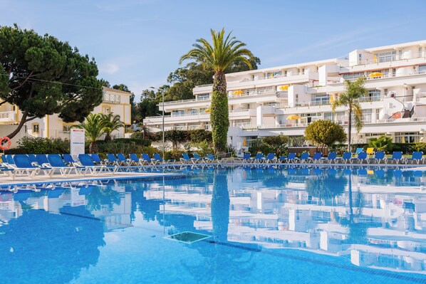 Outdoor swimming pool