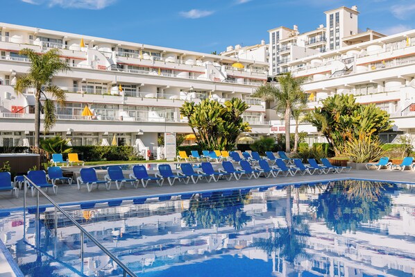 Outdoor swimming pool