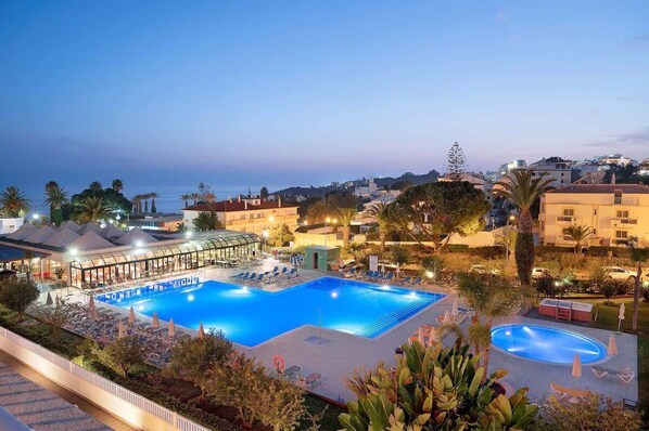 Outdoor swimming pool