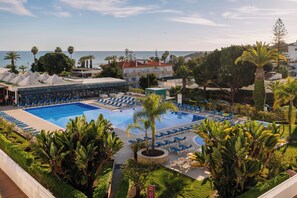 Outdoor swimming pool