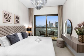 Bedroom Oasis: Dreamy views and chic decor for a perfect Dubai getaway!