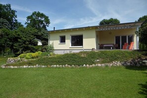 Außenseite Ferienhaus [Sommer]