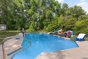 Large pool for the whole family