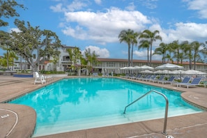 Situated in a lush garden setting, these two
pools and hot tubs offer an oasis for relaxation.
Enjoy a game of cornhole, giant Jenga or Ping-Pong.