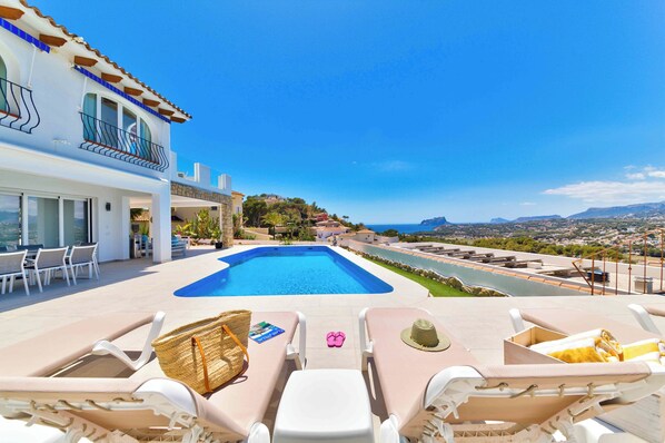 Sun and views at Casa Palmeras