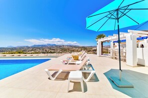 Plenty of sun beds