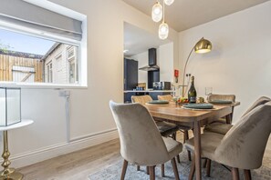 Dining area with seating for up to 6 guests