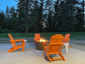 A propane fire pit provides smoke-free enjoyment and no concern about wildfires.