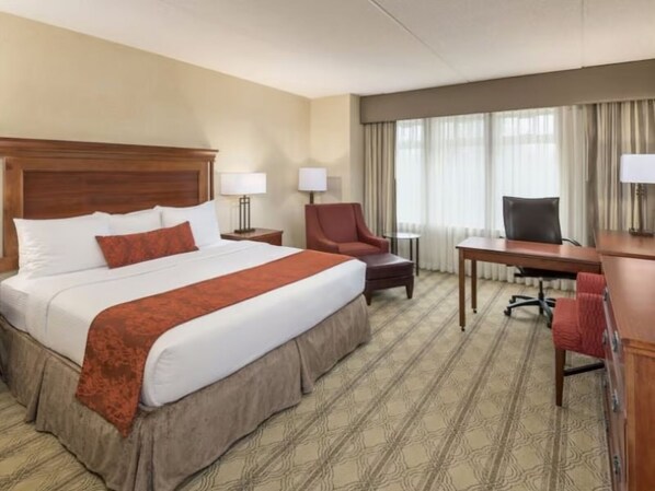 Unit with King bed. Exact unit will be assigned upon arrival. Views, colors, and decor may vary.