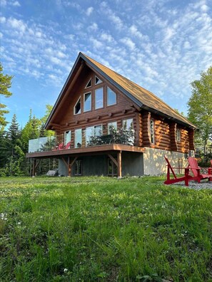 Chalet Bois Rond 10 | Cozy, Hot tub, River view (1458)