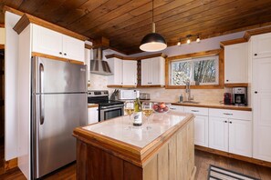 Create delicious memories. Fully equipped kitchen!