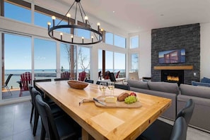 Chinook 166 | Spectacular views, Pool table, spa (1289)